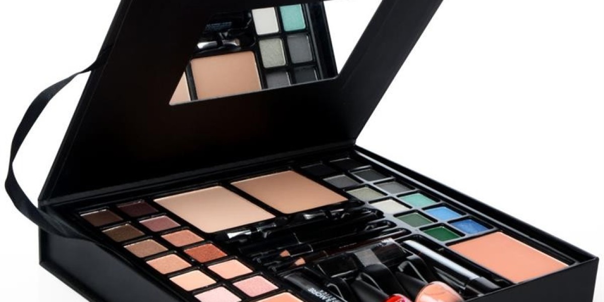How Custom Makeup Boxes Can Enhance Your Customer Experience