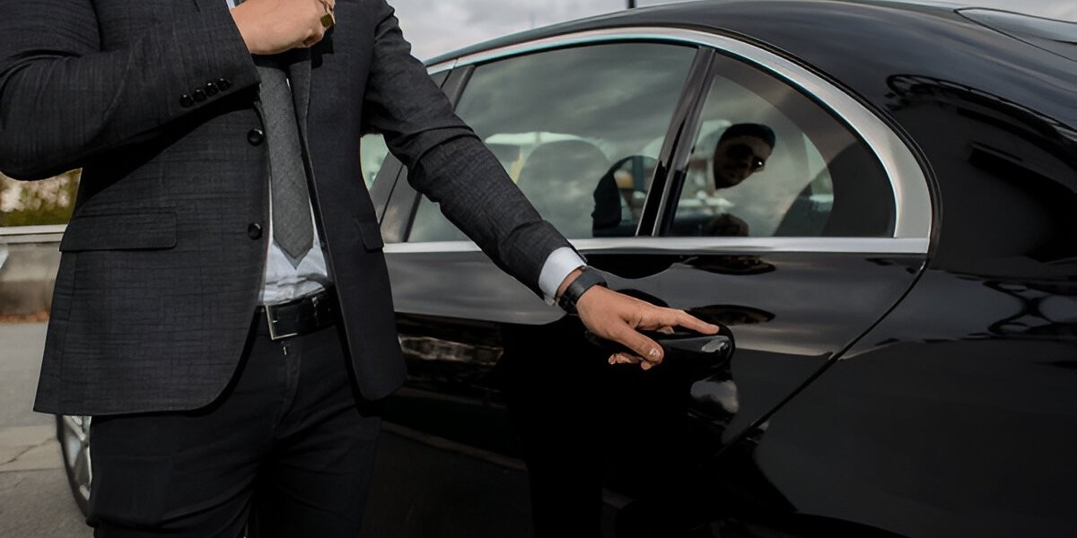 Dubai Luxury Travel Made Easy with Private Drivers in Dubai