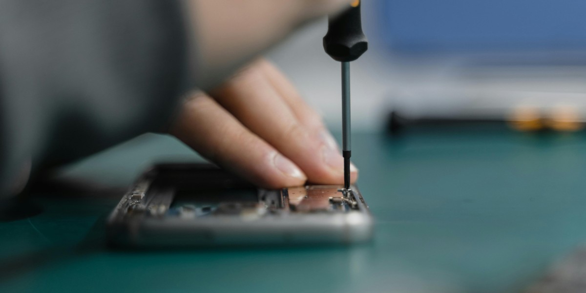 The Real Benefits of Fixing Your Smartphone Instead of Replacing It