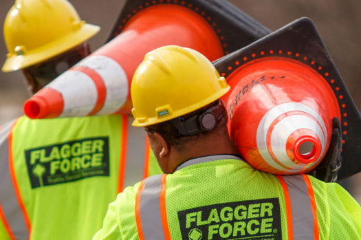 Traffic Flaggers | Flaggers and Traffic control Training | OSHA Safety Flaggers
